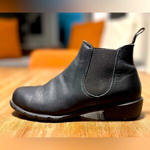 Women’s black Blundstone